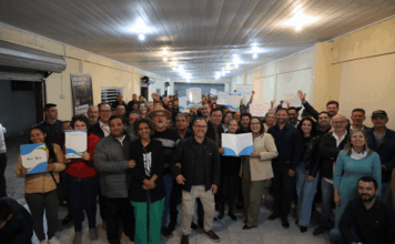 Vila Dignidade: Pinhais entrega títulos a 47 famílias após regularização fundiária