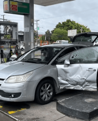Homem é morto com 12 tiros em posto de combustíveis à luz do dia em Porto Alegre