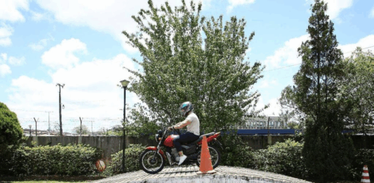 Exame prático de moto no Paraná tem mudança importante.