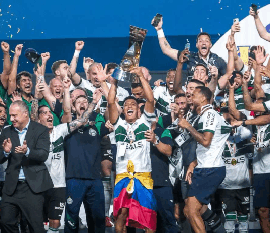 CORITIBA. é o primeiro tricampeão da Série B