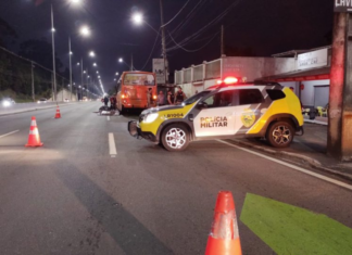 Acidente na João Leopoldo Jacomel deixa jovem motociclista morto em Piraquara