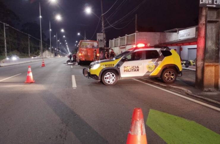 Acidente na João Leopoldo Jacomel deixa jovem motociclista morto em Piraquara