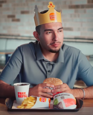 Jovem abandonado no Pico Paraná vira garoto propaganda do Burger King