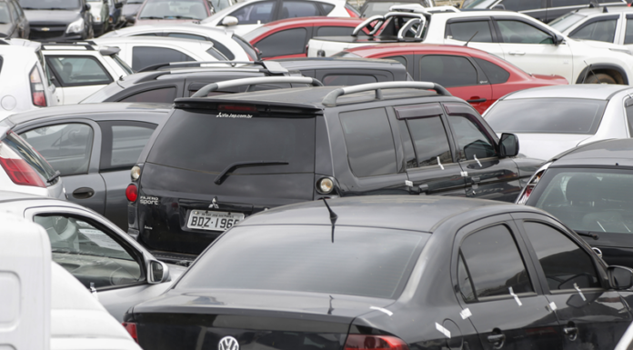 Leilão online oferta 102 veículos apreendidos em Curitiba