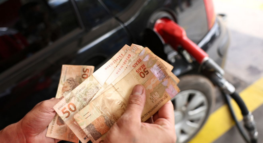 Governo Lula, lança pacote de medidas para conter alta nos combustíveis