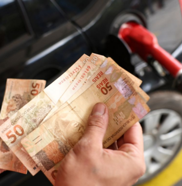 Gasolina pode ficar mais barata no Paraná a partir deste sábado.