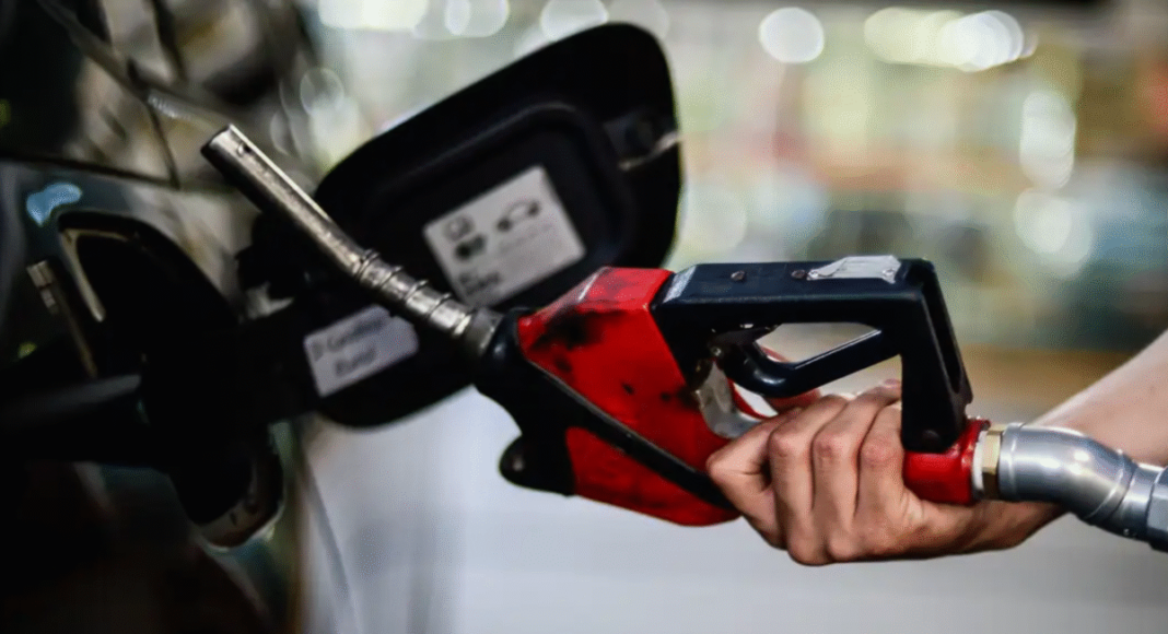 Distribuidoras devem aumentar em R$ 0,03 o litro do diesel após redução de impostos, subsídios e alta divulgada pela Petrobras
