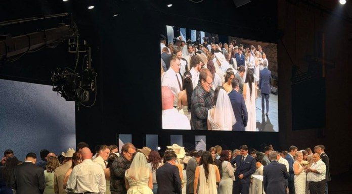 Igreja realiza casamento coletivo para 52 casais que viviam em união estável