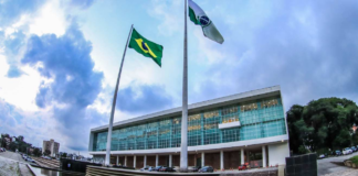 Governo Ratinho reage e exonera cargos ligados a deputados do PL e do Novo