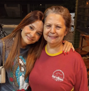 Maiara visita pizzaria em Colombo durante férias no Paraná; veja fotos
