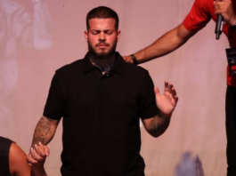 Cantor gospel Jottapê é hospitalizado após desmaio e dores no peito.