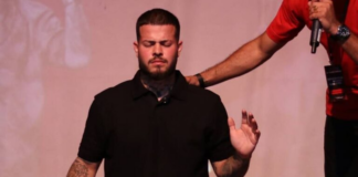 Cantor gospel Jottapê é hospitalizado após desmaio e dores no peito.