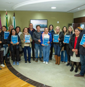 Prefeitura de Piraquara realiza entrega de novas matrículas de regularização fundiária