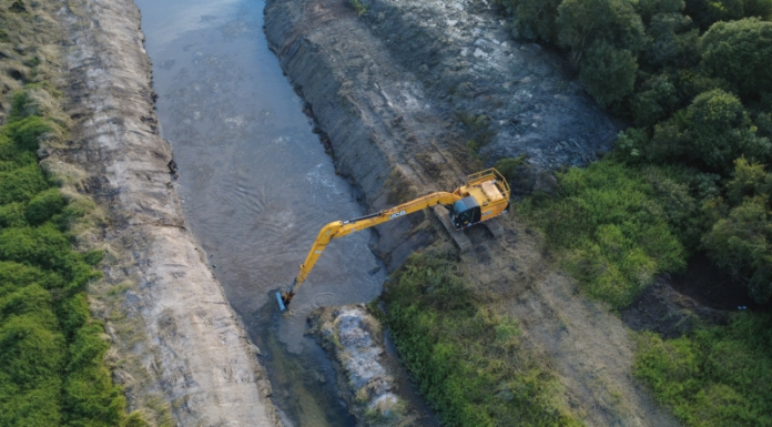 Prefeitura realiza limpeza preventiva para evitar alagamentos no Guarituba