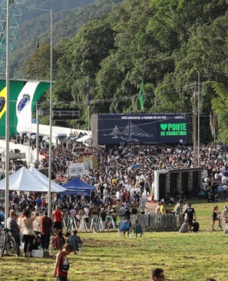 Ponte de Guaratuba reúnem 17 mil pessoas para festividade.
