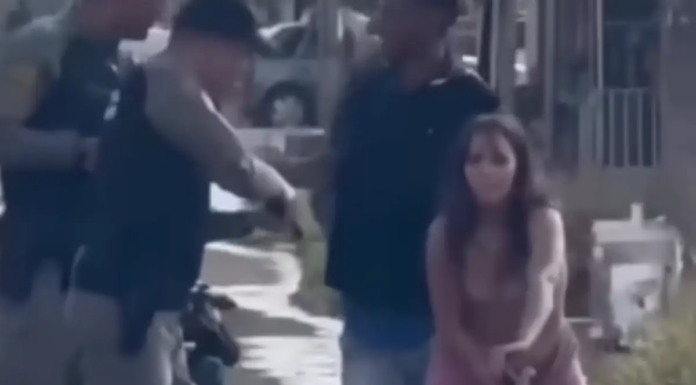 Mulher tira arma de dentro de parte íntima durante ação da PM