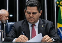 PEC 6×1: Alcolumbre envia proposta do fim da escala à CCJ