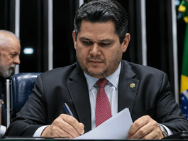 PEC 6×1: Alcolumbre envia proposta do fim da escala à CCJ