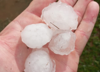 Temporal provoca chuva de granizo em pontos da Região Metropolitana de Curitiba