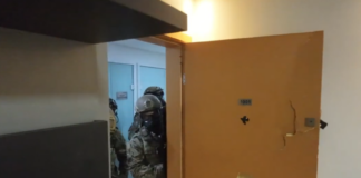 Homem armado se rende após 13 horas de negociação com a PM