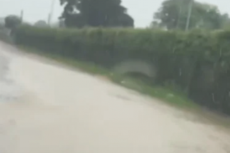 Chuva constante deixa alagamentos em Curitiba e Região Metropolitana